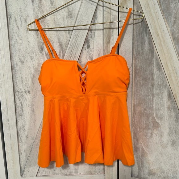 Top - Picture 2 of 4